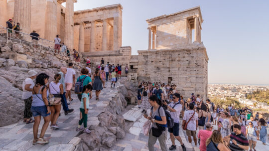 Τουριστικό θαύμα ή στατιστική αυταπάτη;