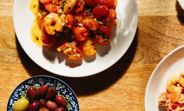 γαρίδες-σαγανάκι-ουζάτες-με-πιπεριές-563890195