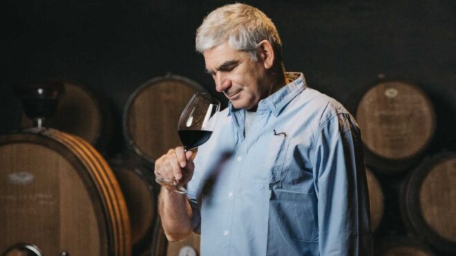 ο-στέλλιος-μπουτάρης-μιλάει-στον-aγγελ-563853859