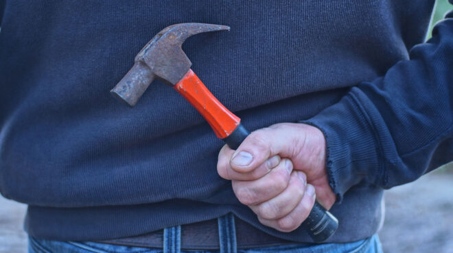 θεσσαλονίκη-τραυμάτισε-με-σφυρί-τον-70χ-563893522