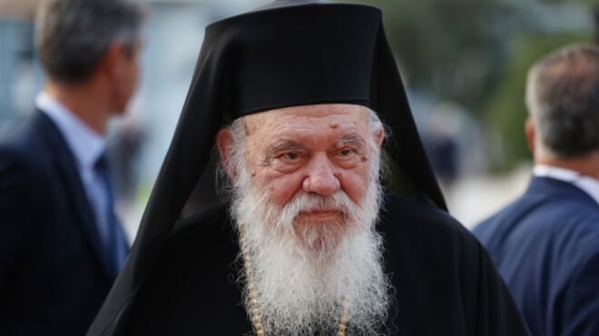 στο-νοσοκομείο-ο-αρχιεπίσκοπος-ιερών-563863213