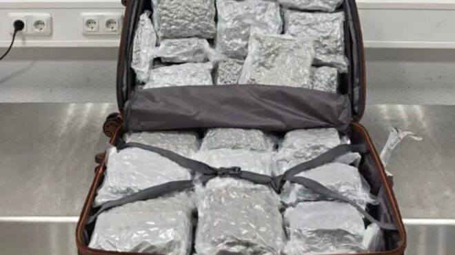 ελ-βενιζέλος-χειροπέδες-σε-28χρονο-π-563895904