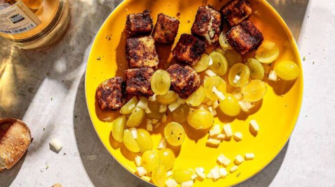 φέτα-σαγανάκι-παναρισμένη-σε-τριμμέν-563846941