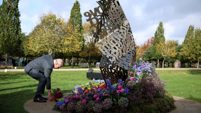 ο-βασιλιάς-κάρολος-στα-αποκαλυπτήρια-563889580