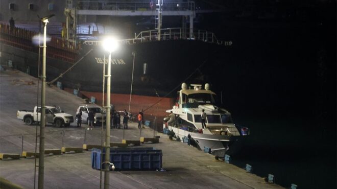 σκάφος-από-τον-αναχαιτισμένο-στολίσκ-563847043