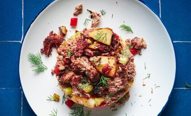 καβουρμάς-με-πατάτες-και-πιπεριές-563888641