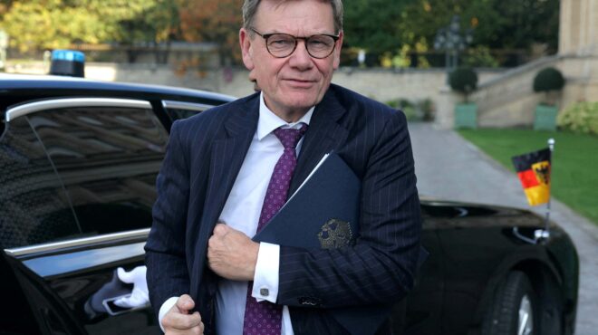 η-κίνα-προσπαθεί-να-ρίξει-την-ένταση-με-563889307