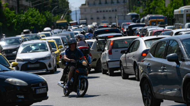 κίνηση-στους-δρόμους-με-δυσκολία-η-κυκ-563847013