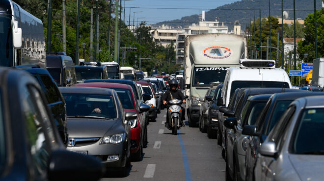κίνηση-στους-δρόμους-μποτιλιάρισμα-σ-563885557