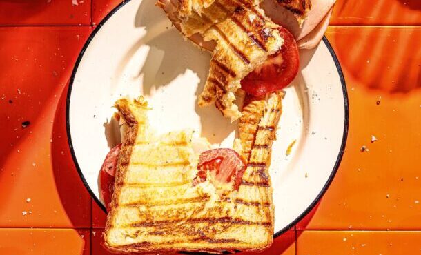 κλασικό-τοστ-ζαμπόν-τυρί-αλλά-με-κόλπο-563855797