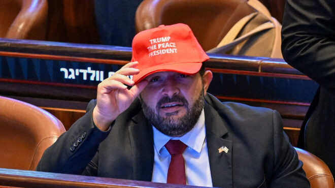 με-καπέλα-α-λα-maga-υποδέχτηκαν-τον-τραμπ-563863993