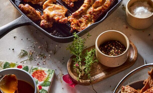 κουνέλι-ψητό-με-σάλτσα-μαυροδάφνης-563859310