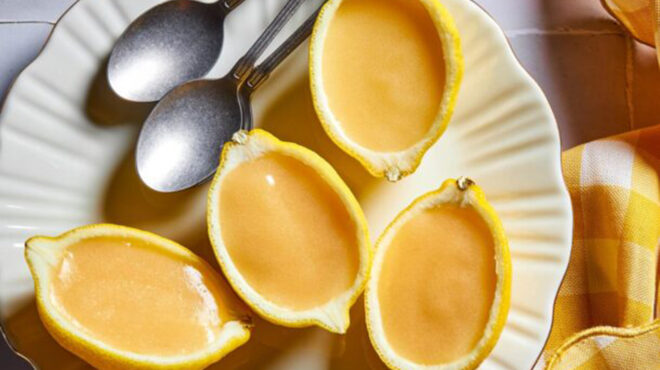 κρέμα-λεμονιού-σερβιρισμένη-σε-λεμον-563882623