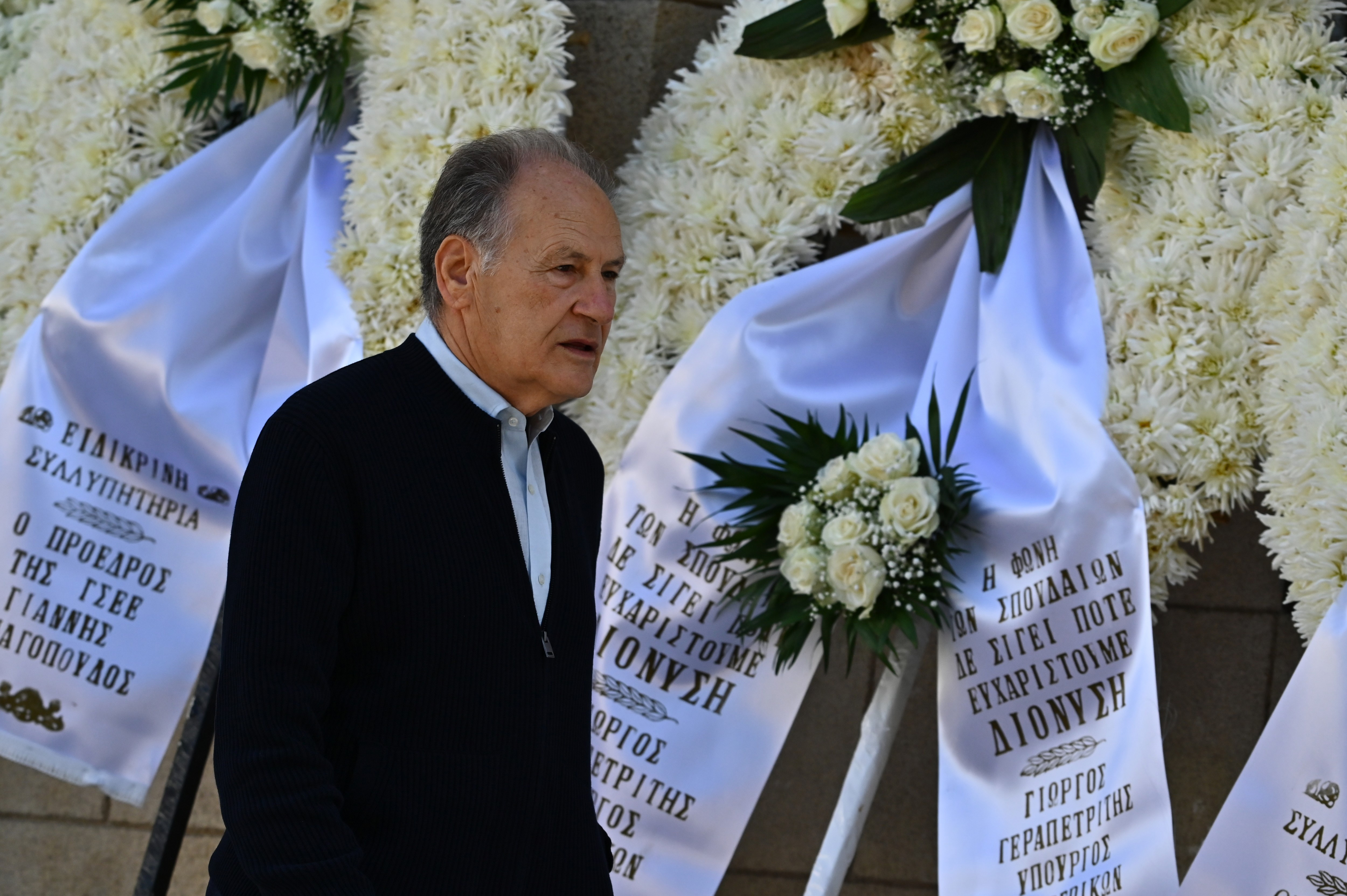 Διονύσης Σαββόπουλος: Μελωδίες και χειροκροτήματα στο «ύστατο χαίρε»-12