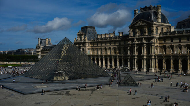 κλοπή-στο-λούβρο-με-το-μάτι-του-διαρρ-563877106