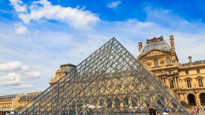 παρίσι-ληστεία-στο-μουσείο-του-λούβρο-563876320