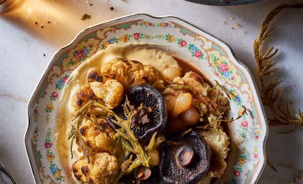 μανιτάρια-σε-κόκκινο-κρασί-με-πουρέ-απ-563845321