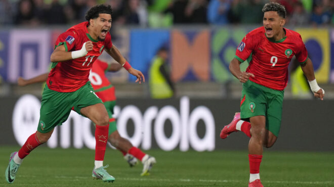 ο-θρόνος-της-νεαρής-βασίλισσας-563875720