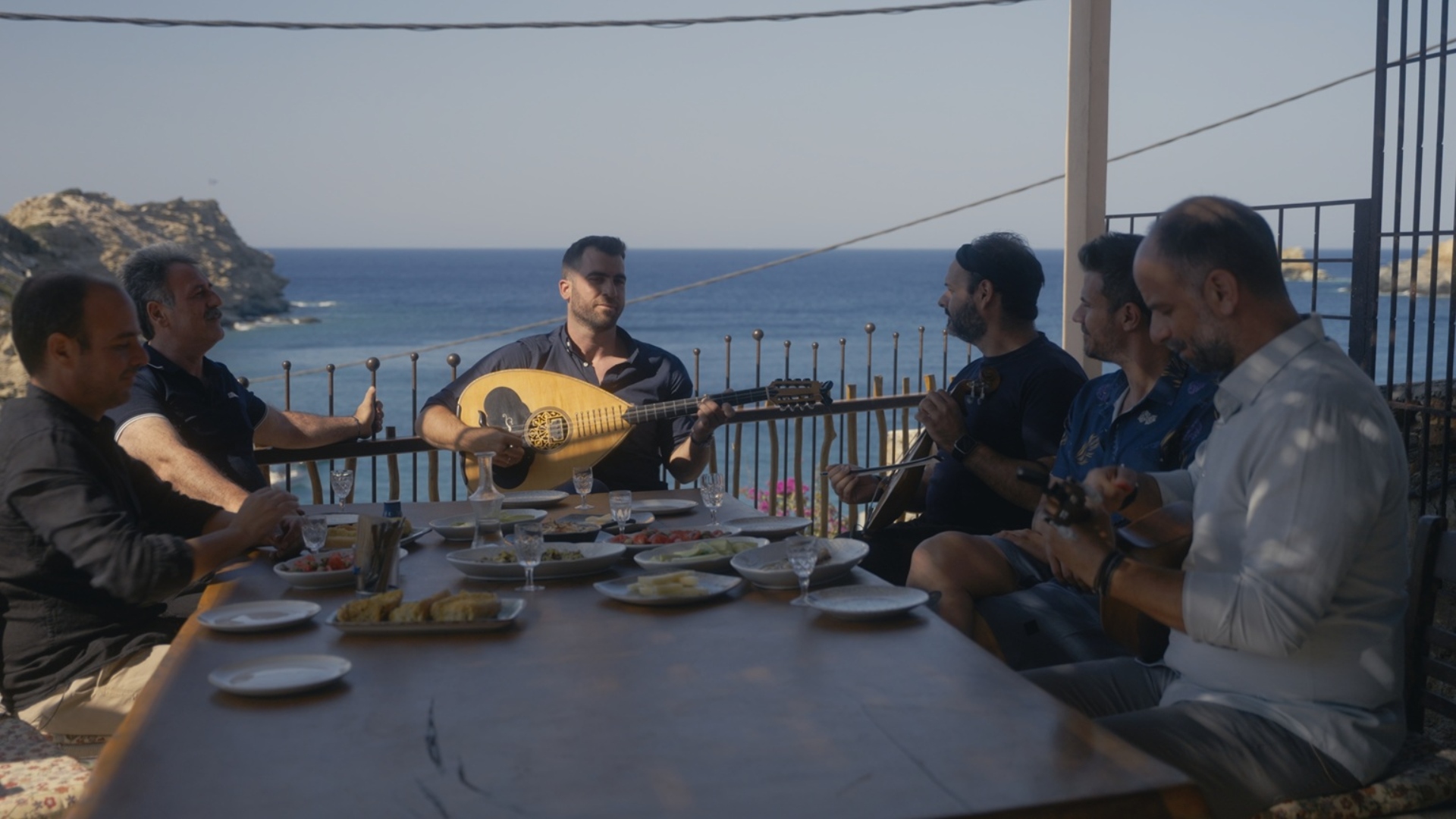 Πρεμιέρα για το «Akis’ Food Tour» στον Alpha-4