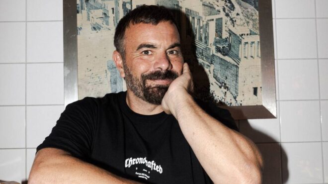 pink-flamingo-ο-βασίλης-καλλίδης-μάς-κερνάει-ιστο-563843527