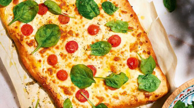 πίτσα-με-ρικότα-ντοματίνια-και-σπανάκ-563867488