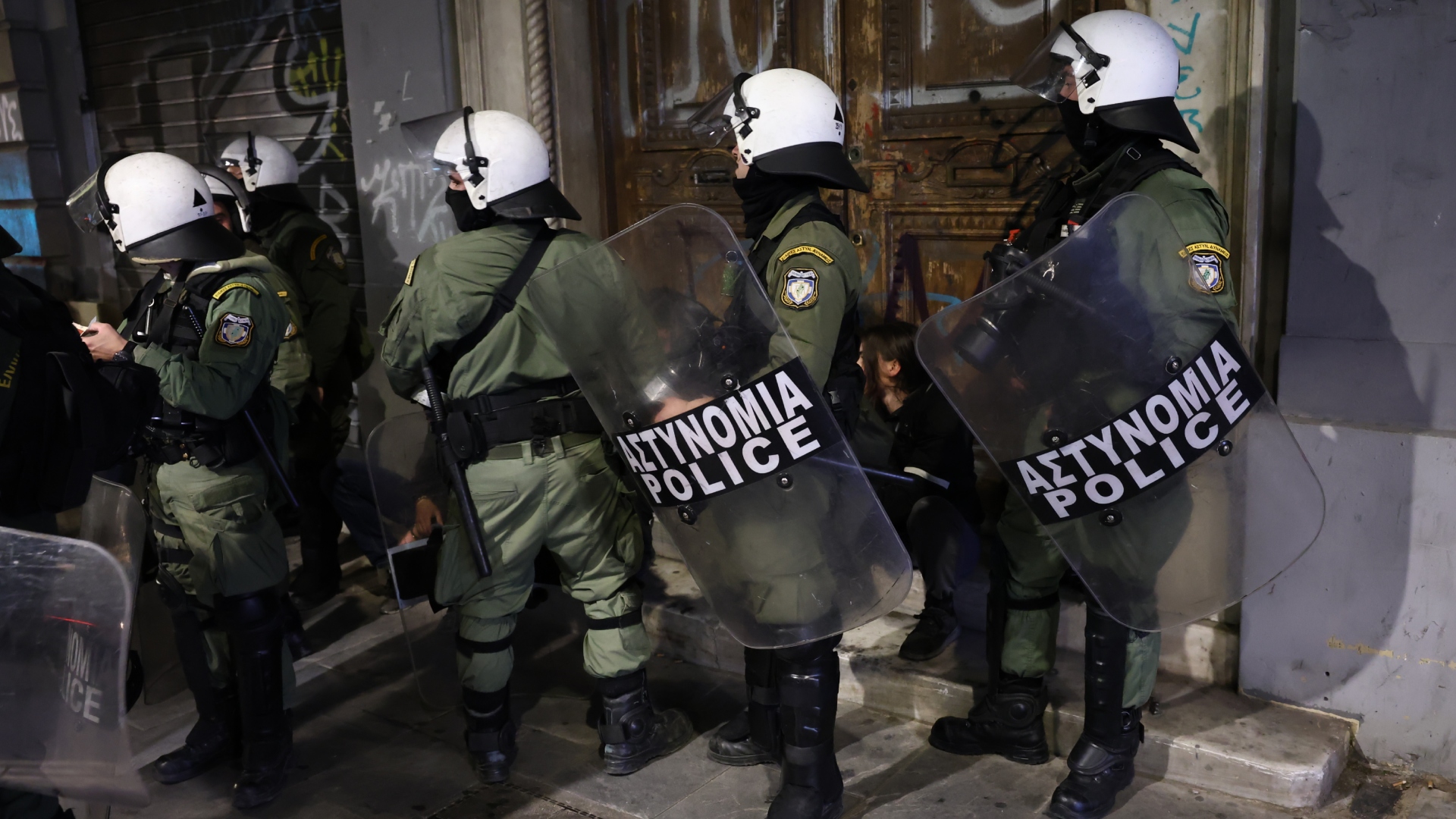 Ενταση στα Εξάρχεια μετά από πορεία αντιεξουσιαστών – 14 προσαγωγές-1