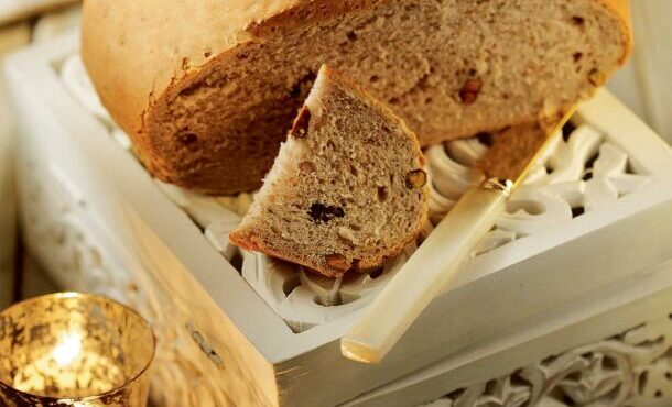 ψωμί-με-πέστο-μυρωδικών-και-ξηρούς-καρ-563849950