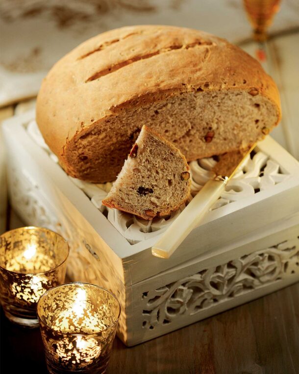 ψωμί-με-πέστο-μυρωδικών-και-ξηρούς-καρ-563849950