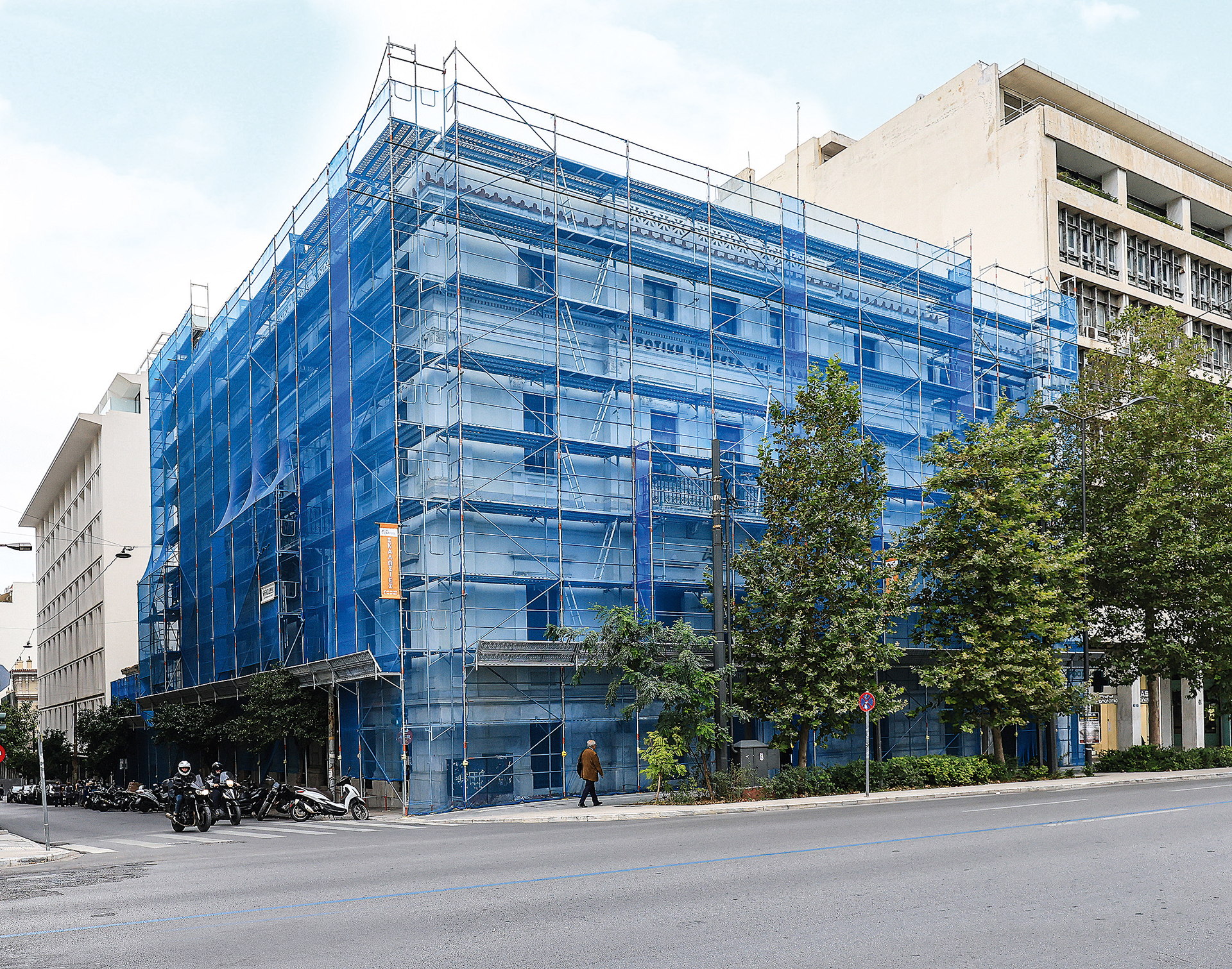 «Ξυπνούν» ιστορικά κτίρια της Αθήνας-23