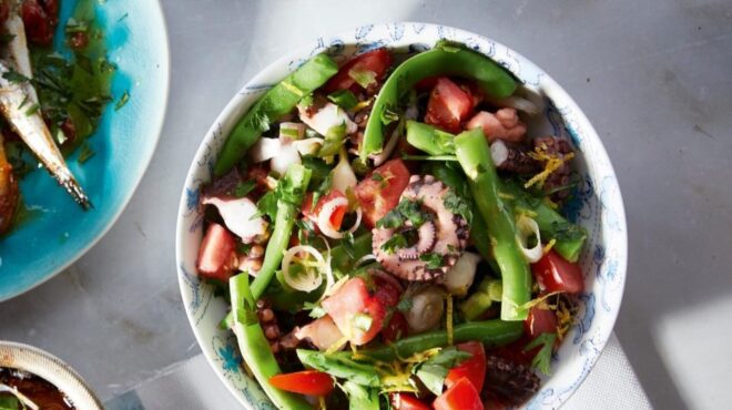 σαλάτα-με-φασολάκια-ντομάτα-και-χταπό-563863657