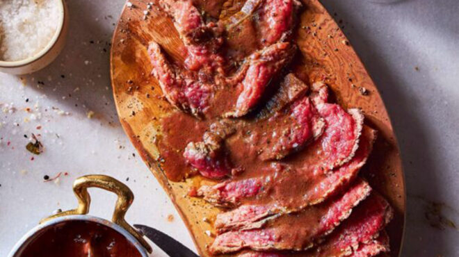 σάλτσα-κόκκινου-κρασιού-αλά-γαλλικά-563853199