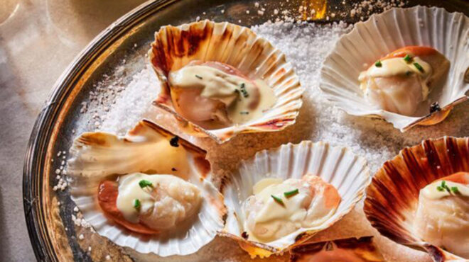 σάλτσα-από-αφρώδες-κρασί-βούτυρο-και-ξ-563863021