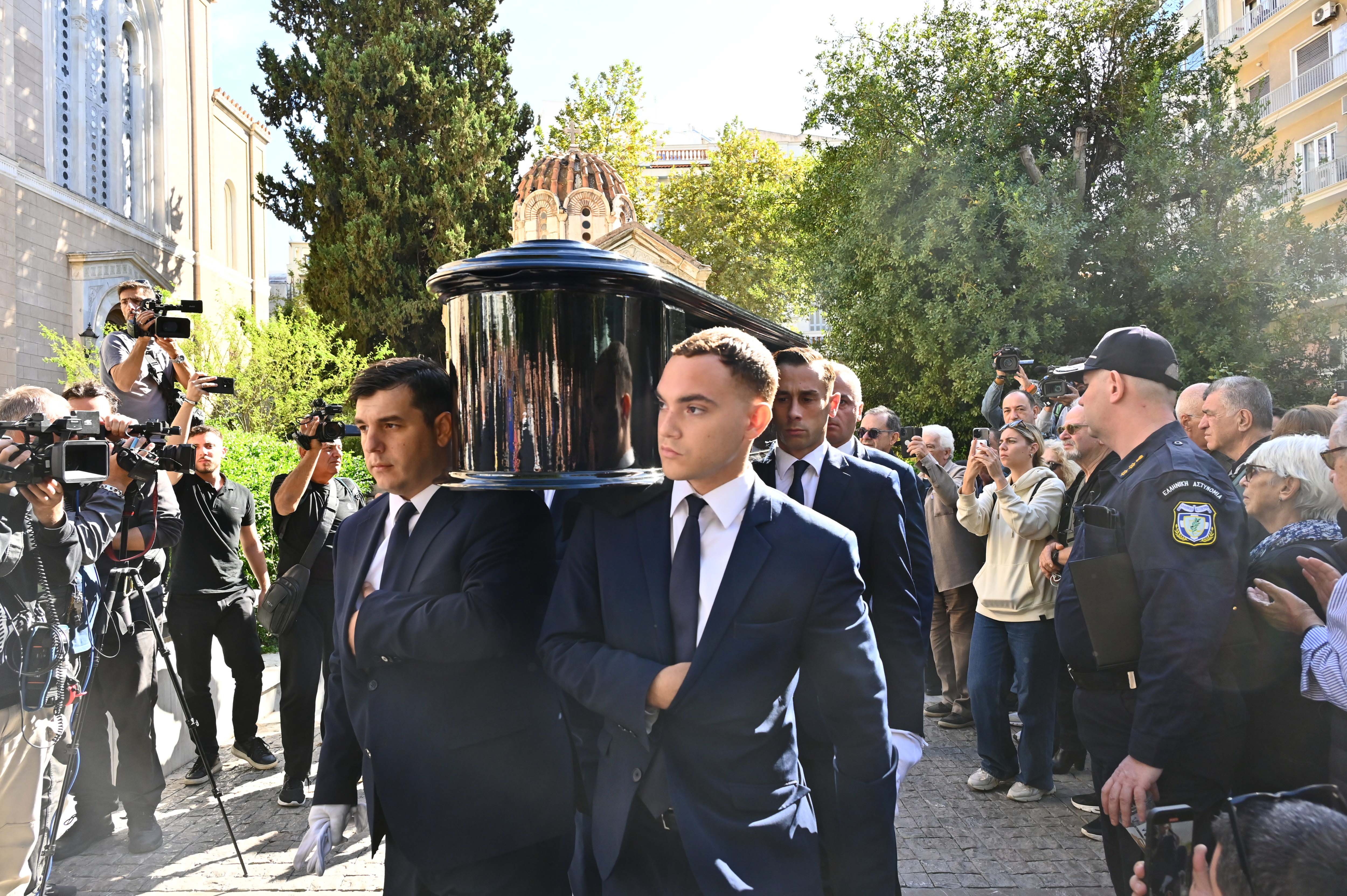 Διονύσης Σαββόπουλος: Μελωδίες και χειροκροτήματα στο «ύστατο χαίρε»-6