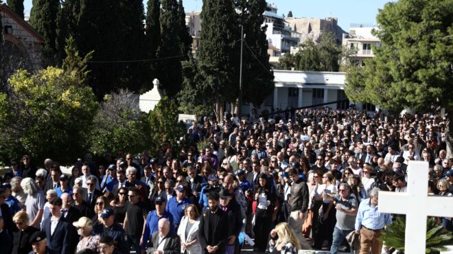 η-ελλάδα-αποχαιρέτησε-τον-διονύση-σαβ-563888128