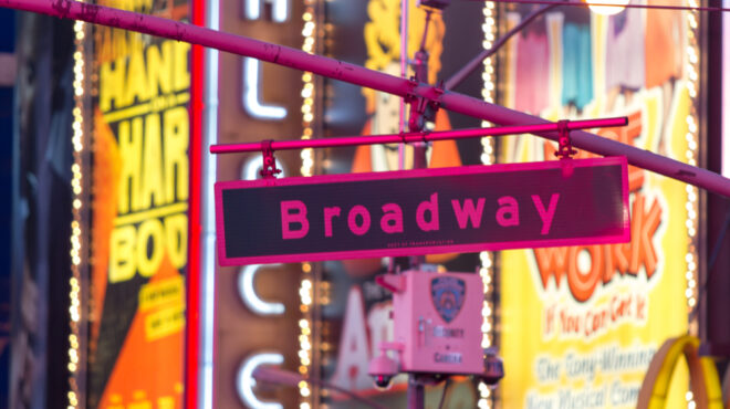 οι-μουσικοί-του-broadway-απειλούν-με-απεργία-563879851