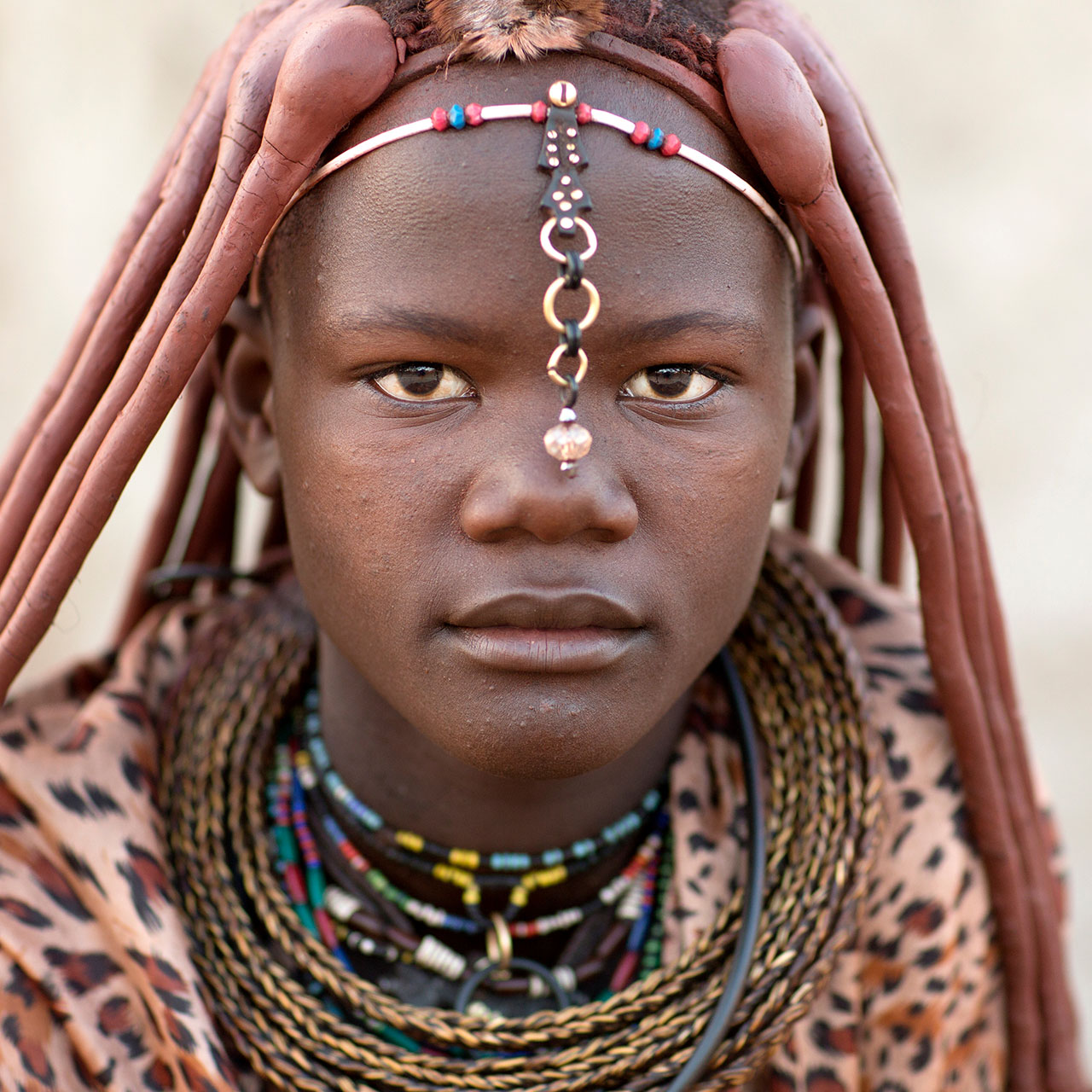 μια-μέρα-με-τους-ιθαγενείς-χίμπα-στη-να-563866468