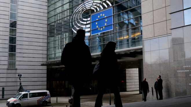 παιχνίδια-κατασκόπων-στην-ε-ε-εσω-563859481