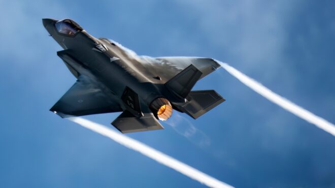 h-δανία-αγοράζει-16-νέα-αμερικανικά-μαχη-563860576