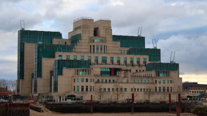 mi5-η-βρετανία-αντιμέτωπη-με-απειλές-από-563870290