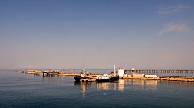 το-δυρράχιο-και-οι-δεξαμενές-με-το-αδήλ-563866561