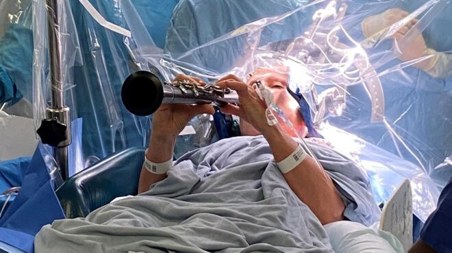 βρετανία-ασθενής-με-πάρκινσον-παίζει-563882632