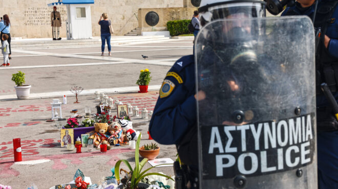 κουβέρτες-βασιλικός-και-κόκκινη-μπογ-563875600