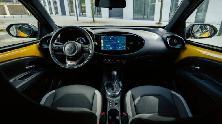 Νέο υβριδικό Toyota Aygo X: Τα δυνατά σημεία του μικρού που «καίει» 3,7 λτ./100 χλμ.-3