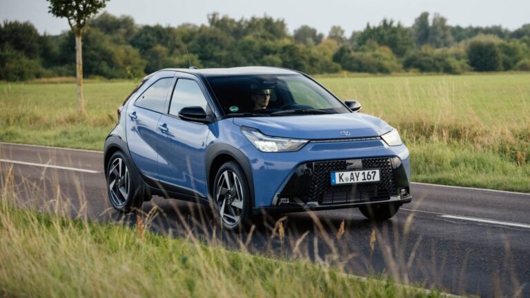 Νέο υβριδικό Toyota Aygo X: Τα δυνατά σημεία του μικρού που «καίει» 3,7 λτ./100 χλμ.-4