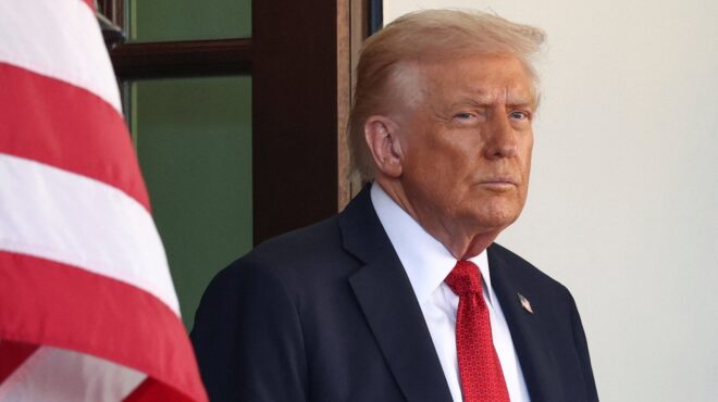 ο-τραμπ-ανακοίνωσε-ότι-θα-επισκεφθεί-τ-563877829