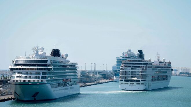 η-ισπανία-υποδέχθηκε-αριθμό-ρεκόρ-223-εκ-563845318