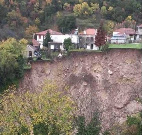 Κακοκαιρία «Adel»: Μεγάλη κατολίσθηση στα Τζουμέρκα – Μετρά πληγές η Κέρκυρα-1