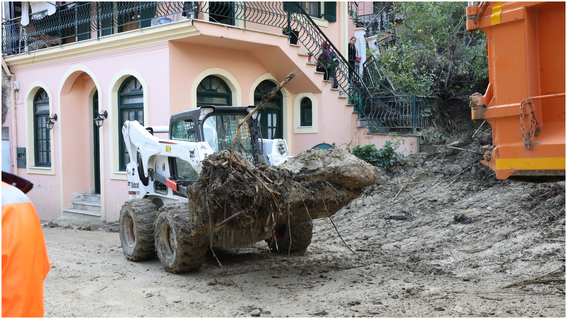 Κακοκαιρία: Σοβαρά προβλήματα σε Αρτα, Ιωάννινα, Πρέβεζα και Θεσπρωτία – Μηνύματα από 112-7