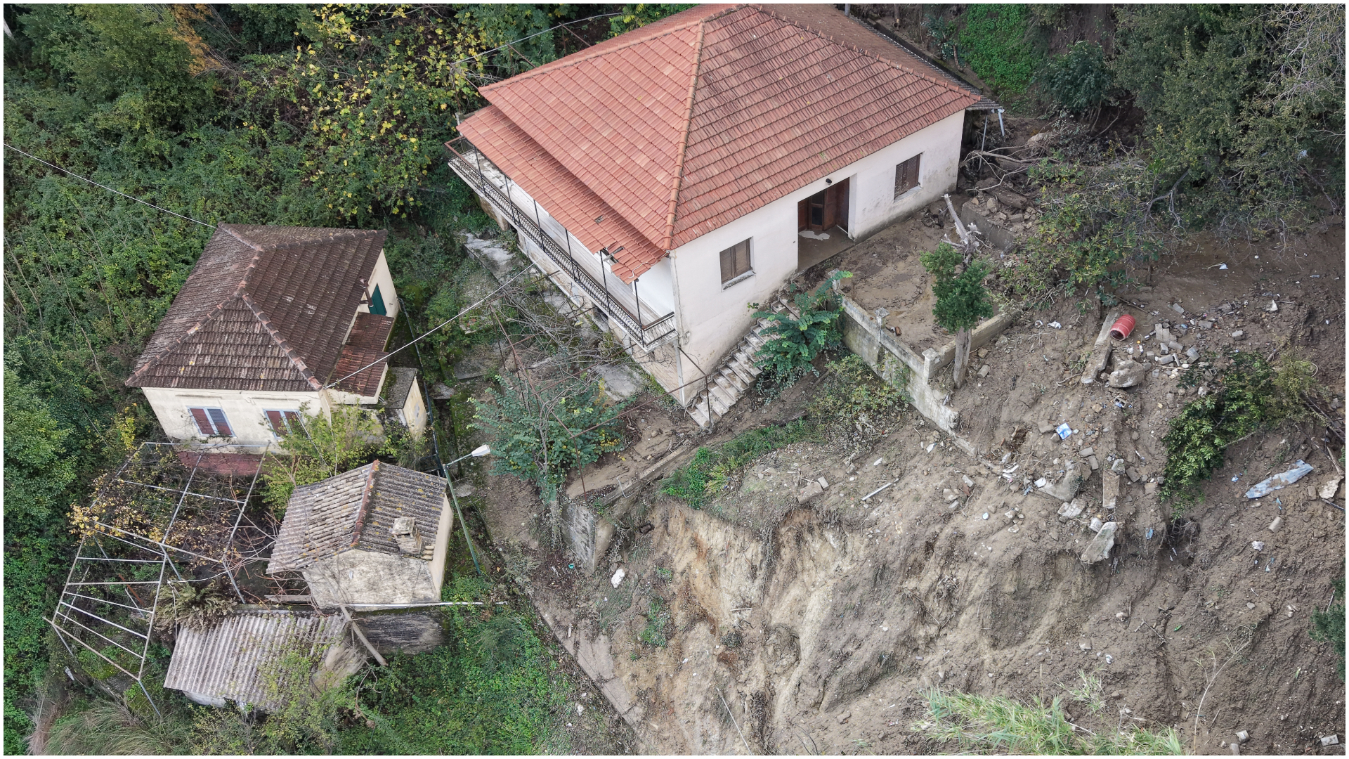 Κακοκαιρία: Σοβαρά προβλήματα σε Αρτα, Ιωάννινα, Πρέβεζα και Θεσπρωτία – Μηνύματα από 112-8