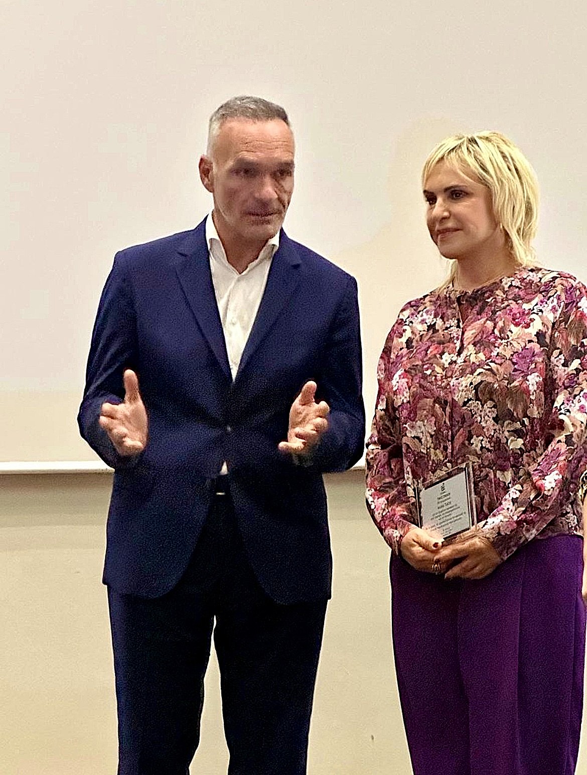 Βραβείο επιχειρηματικότητας, επιστήμης & κοινωνικής προσφοράς στην Ιουλία Τσέτη, από τους νοσοκομειακούς φαρμακοποιούς – ΠΕΦΝΙ-1